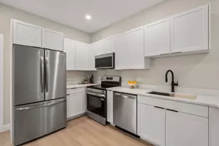 7 Cross St, Wilmington, MA 01887 - Photo 2