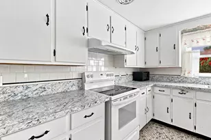 4 Washington St, Milford, MA 01757 - Photo 12