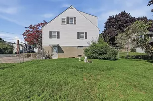 4 Washington St, Milford, MA 01757 - Photo 4