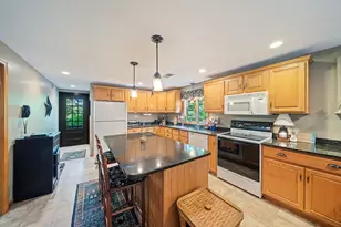 66 Cottage Ln, Weymouth, MA 02188 - Photo 4