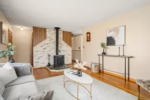 29 Rosedale Ave, North Andover, MA 01845 - Photo 10