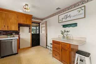 29 Rosedale Ave, North Andover, MA 01845 - Photo 14