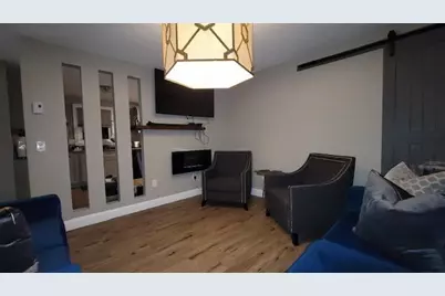 15-17 Otis Ct #17, Springfield, MA 01119 - Photo 2