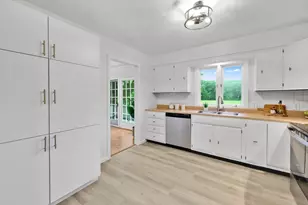 210 Strong St, Amherst, MA 01002 - Photo 14
