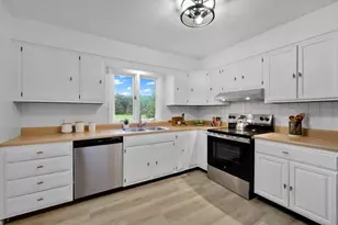 210 Strong St, Amherst, MA 01002 - Photo 6