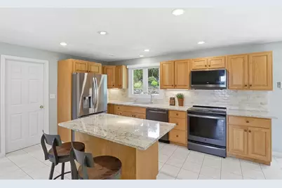 44 Raffaele Drive, Waltham, MA 02452 - Photo 4