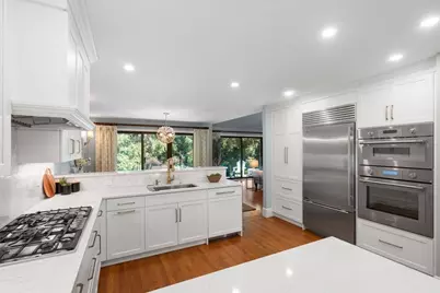 279 Nahanton St #279, Newton, MA 02459 - Photo 4