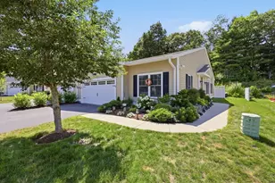 89 Rogerson Crossing, Uxbridge, MA 01569 - Photo 2