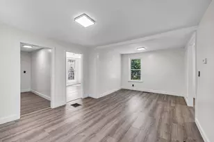 68 Ashley St, Springfield, MA 01105 - Photo 2