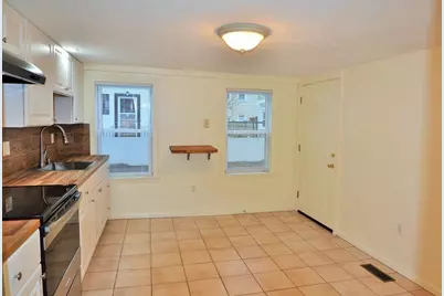 7 Harris St #1R, Salem, MA 01970 - Photo 4