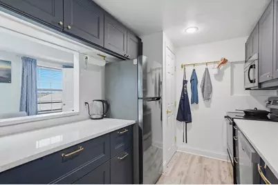 21 Linden St #421, Quincy, MA 02170 - Photo 8