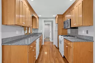 32 Lantern Ln, Burlington, MA 01803 - Photo 10