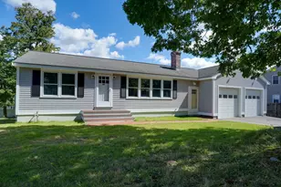 32 Lantern Ln, Burlington, MA 01803 - Photo 2