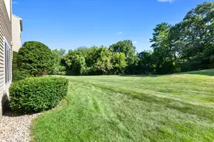 4 Duck Pond Rd, Beverly, MA 01915 - Photo 2