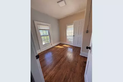 4 Crown St #2, Worcester, MA 01609 - Photo 4