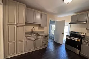 4 Crown St, Worcester, MA 01609 - Photo 1