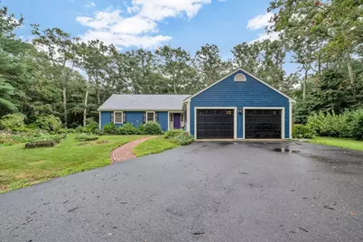 8 Golf Link Cir, Sandwich, MA 02563 - Photo 2