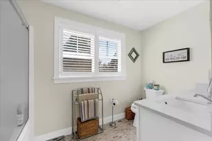 185 Locust St, Swansea, MA 02777 - Photo 24