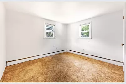 31 Anna Rd, Woburn, MA 01801 - Photo 14
