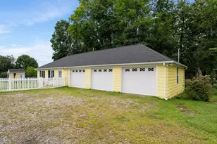 351 Plymouth St, Middleborough, MA 02346 - Photo 34