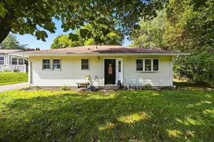 33 Deer Pond Dr, Leicester, MA 01524 - Photo 1