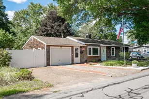 42 Avery St, Ipswich, MA 01938 - Photo 2