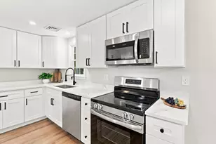 9 Pavia Pl, Framingham, MA 01702 - Photo 10