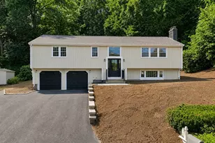 9 Pavia Pl, Framingham, MA 01702 - Photo 2