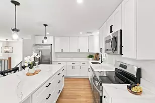 9 Pavia Pl, Framingham, MA 01702 - Photo 8