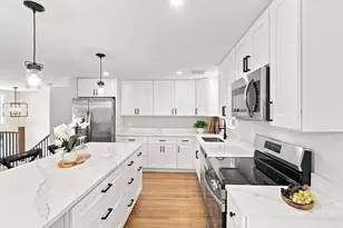 9 Pavia Pl, Framingham, MA 01702 - Photo 8