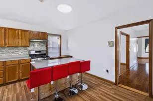 112 Quebec St, Lowell, MA 01852 - Photo 8