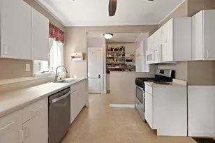 8 Palmer Ave, Saugus, MA 01906 - Photo 18