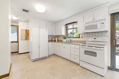 58 Albemarle Rd, Waltham, MA 02452 - Photo 8