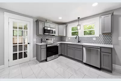 43 Eddywood St, Springfield, MA 01118 - Photo 6
