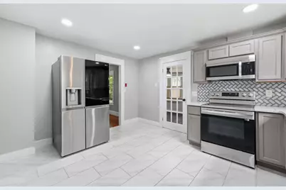 43 Eddywood St, Springfield, MA 01118 - Photo 8