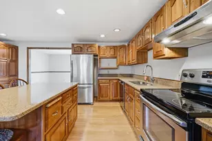 31 Deborah Ln, Westfield, MA 01085 - Photo 2