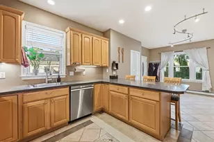 648 Merrimack Ave, Dracut, MA 01826 - Photo 10