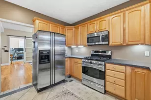 648 Merrimack Ave, Dracut, MA 01826 - Photo 10