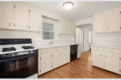 33 Wilson Rd, Stoneham, MA 02180 - Photo 8