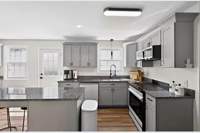 52 Stagecoach Rd, Amherst, MA 01002 - Photo 8