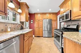 3 Arnold Rd, Leominster, MA 01453 - Photo 14