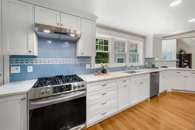 25 Clearwater Dr, Westwood, MA 02090 - Photo 4