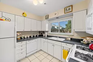 23 Oliva Ct, Stoughton, MA 02072 - Photo 4