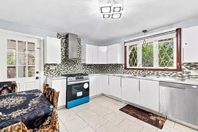 26 Beulah St, Framingham, MA 01701 - Photo 4