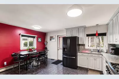 17 Cobb St, Medford, MA 02155 - Photo 4