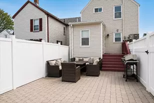 28 Everett St, Woburn, MA 01801 - Photo 2