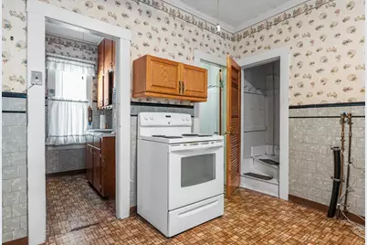133 Crawford St, Lowell, MA 01854 - Photo 16