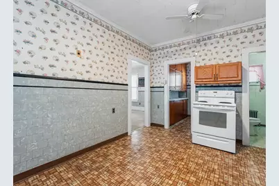 133 Crawford St, Lowell, MA 01854 - Photo 14
