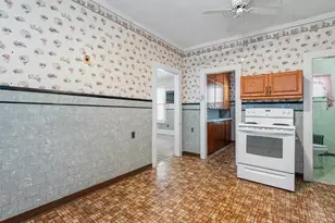 133 Crawford St, Lowell, MA 01854 - Photo 14