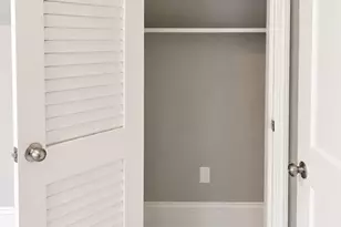 1049 Pleasant St, New Bedford, MA 02740 - Photo 12
